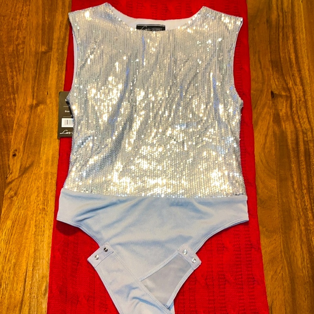 Sequin sleeveless bodysuit NWT. Button closure. Small